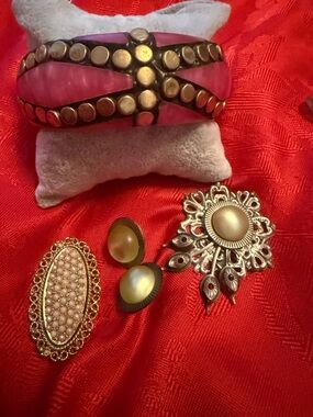 Vintage Bakelite & lucite Pink Stone Bracelet - broches & earing